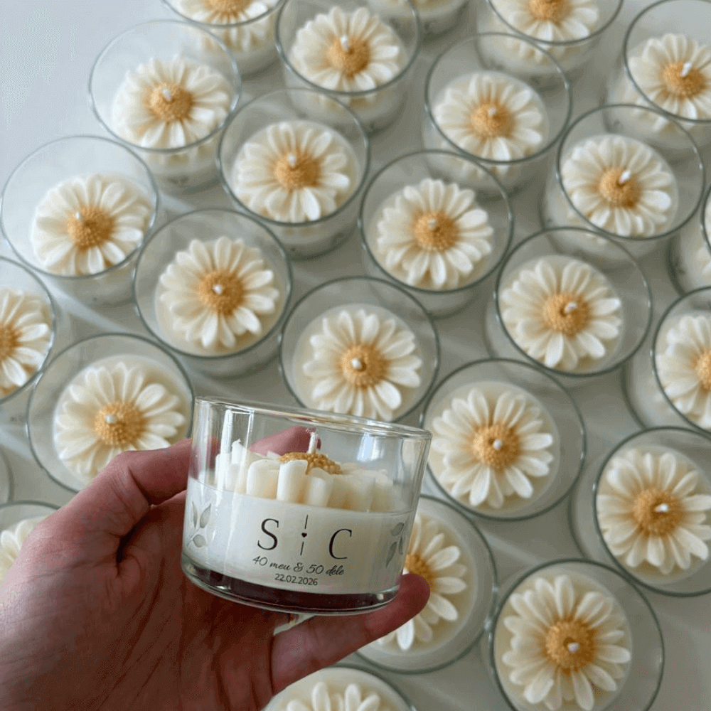 Velas aromáticas personalizadas para casamento da Aroma Leve com rótulo com nome dos noivos