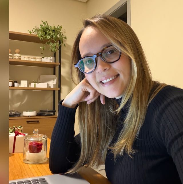 Cinthia Landim, especialista em velas aromáticas e fundadora da Aroma Leve